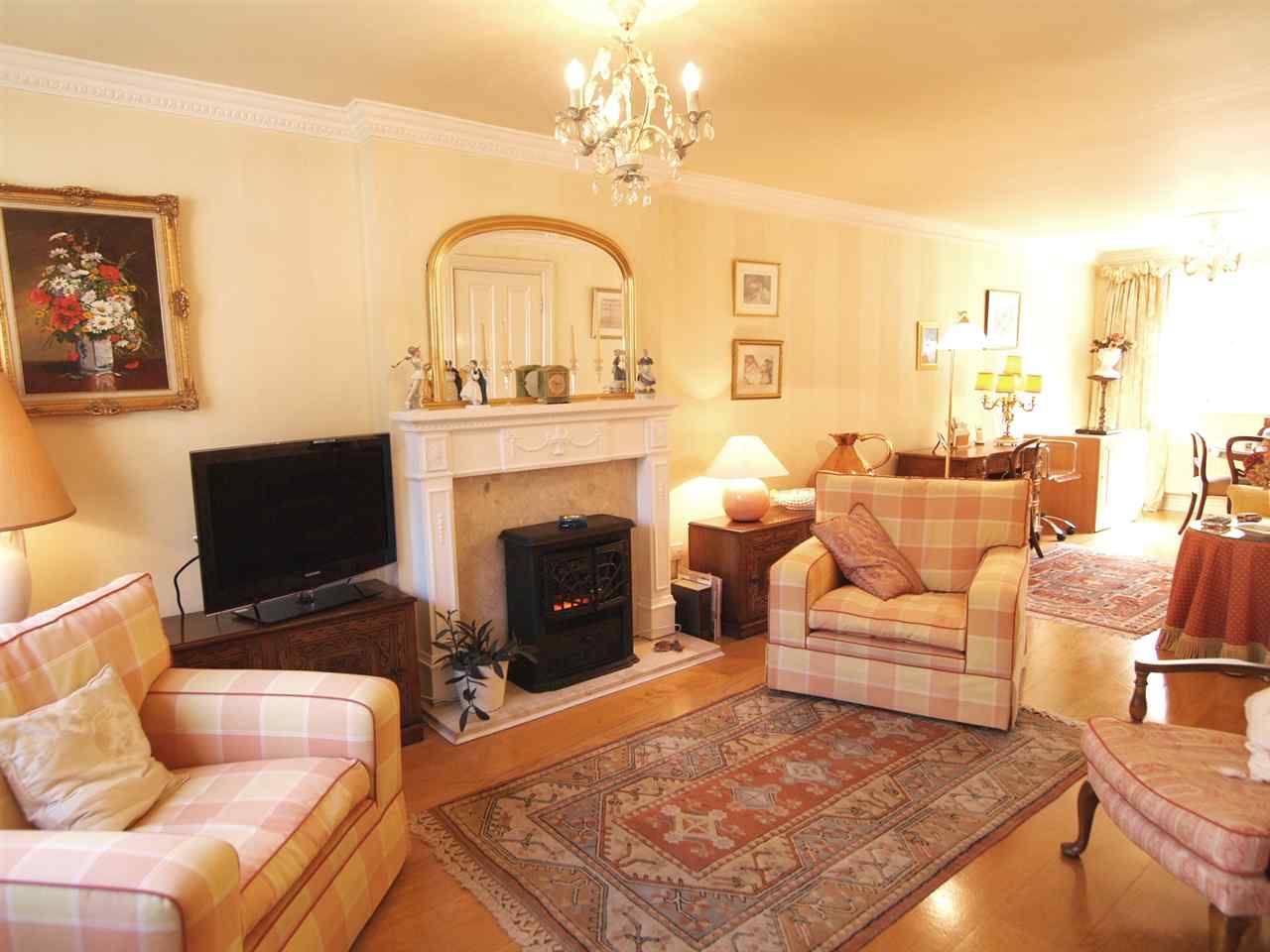 resized-2349823-Endcliffe Vale Road 10 Liv room area.jpg